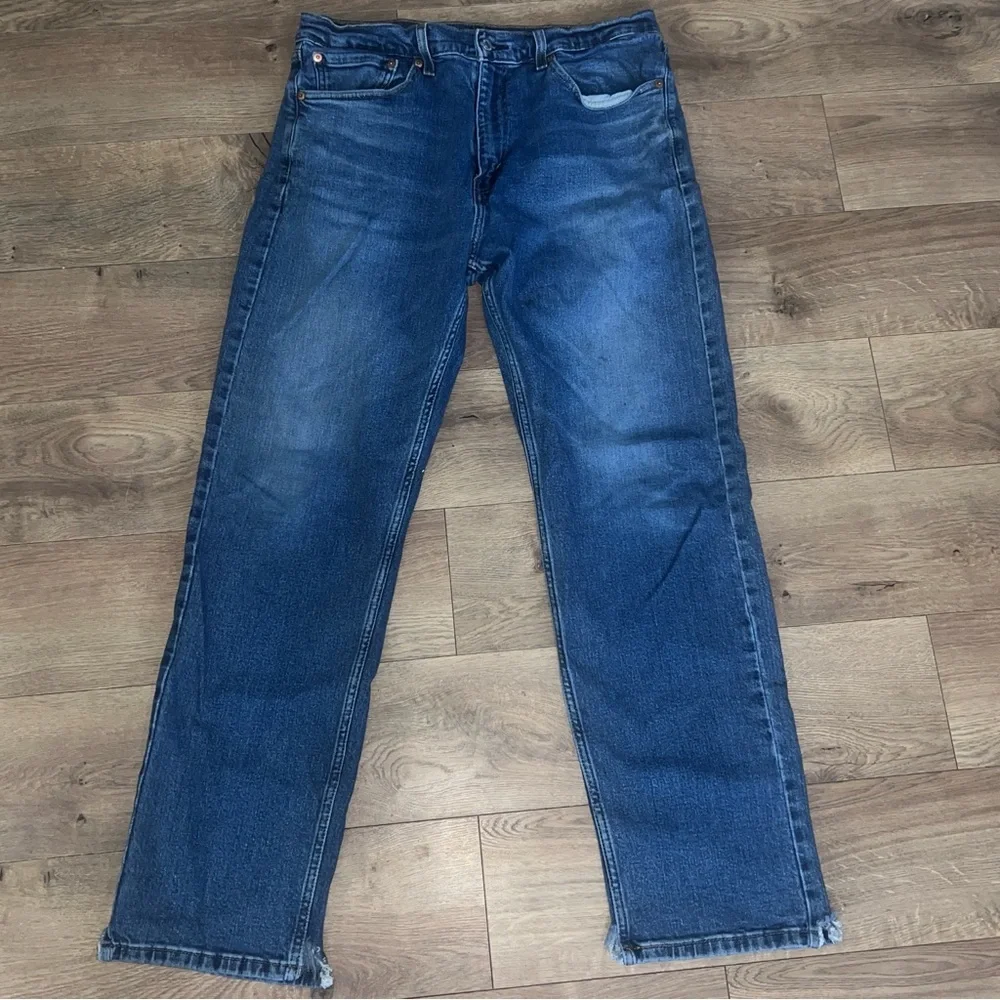 Levi’s 505 Straight Fit Work Jeans W36 L32 Distressed Cut Hem Classic Blue - Picture 2 of 11